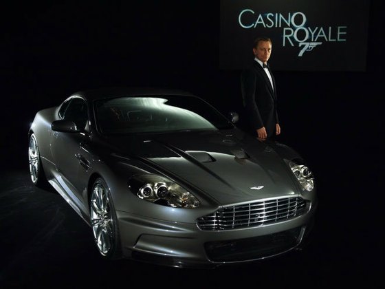 iPhone 5 ตกกระป๋องโดน Aston Martin