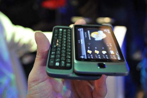 HTC Desire Z มีคีย์บอร์ด สไลด์ข้าง แนวสุดๆ
