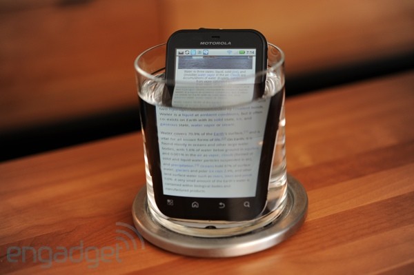 โมโตโรล่า DEFY (Motorola DEFY) ตัวที่โดนถามหามากที่สุดในงาน TME 2011