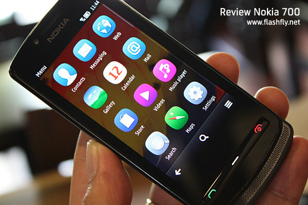 แกะกล่อง Nokia 700 สมาร์ทโฟน Symbian Belle