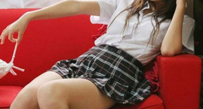 18+ iPhone 4S ถูก "เว็บหื่น" ยกย่องให้เป็น สุดยอดกล้องสำหรับแอบถ่ายใต้กระโปรง ในเทศกาลคอนแวนต์!