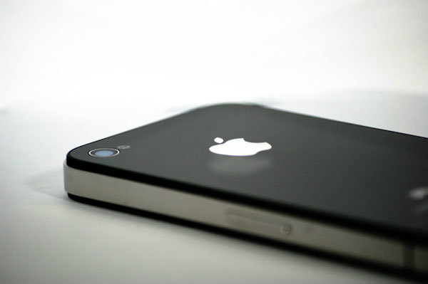 ยอดขายไอโฟน (iPhone) ในอังกฤษชะลอตัว