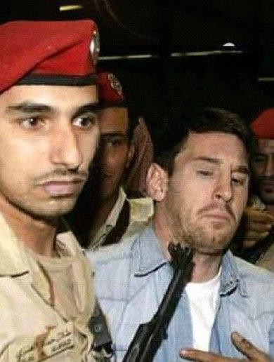 messi-gun-390x516.jpg