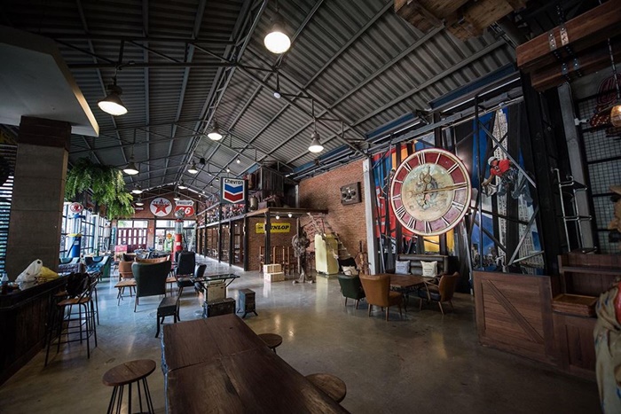 16143087_1190984724290158_271